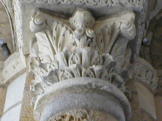eine Säule in St Benoit