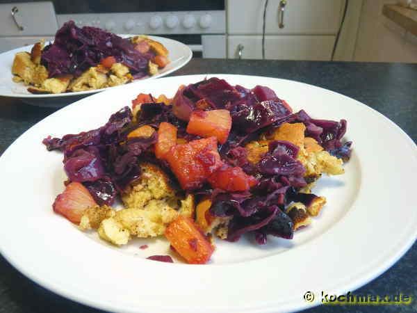 Ananas-Rotkohl mit Amaranthschmarrn