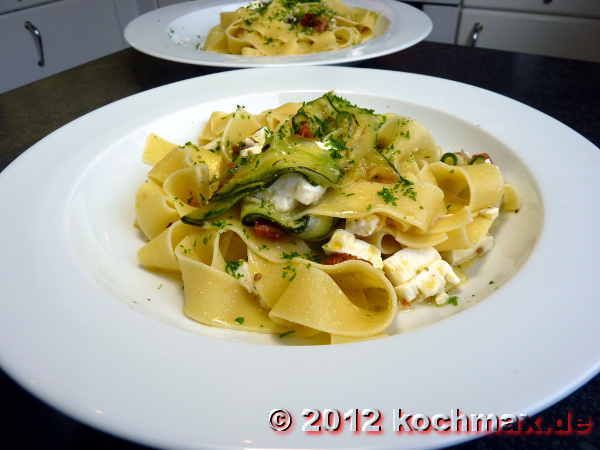kochmax.de - Bandnudeln mit Zucchini II