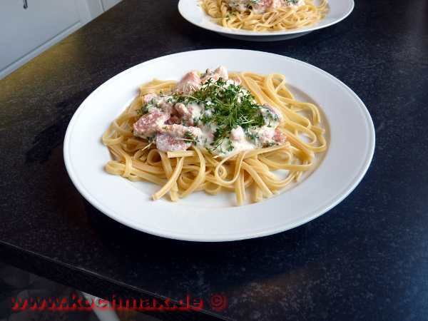 Tagliatelle mit Lachssauce