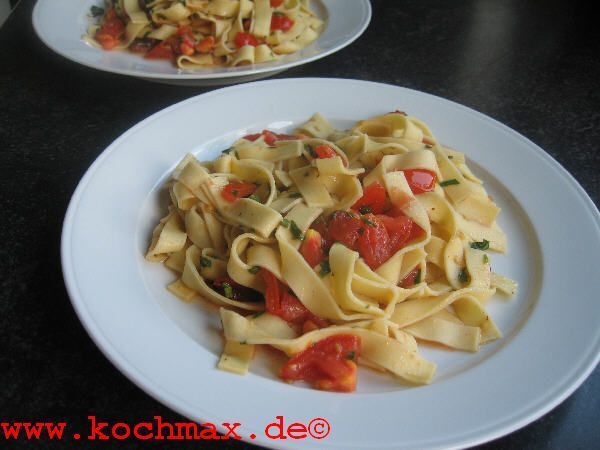 Bandnudeln mit Rohen Tomaten