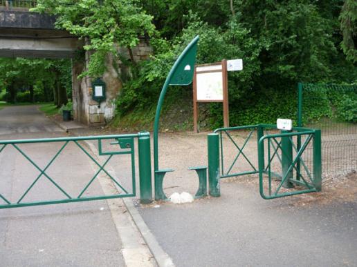 In Auxerre hat man was gegen Radfahrer mit Anhänger