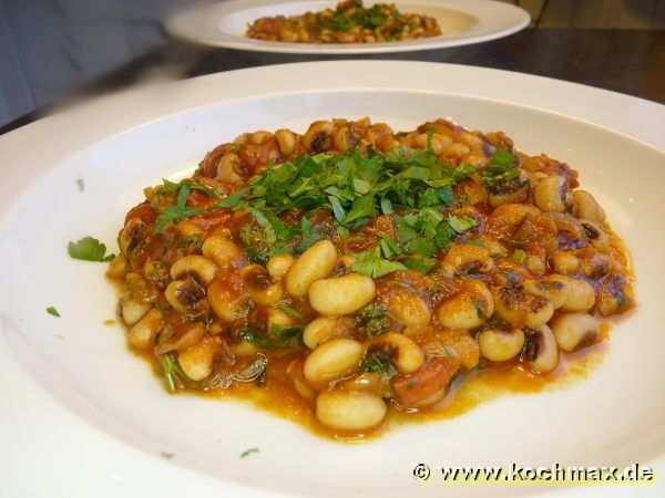 Bohnen-Tajine mit Harissa und Koriander