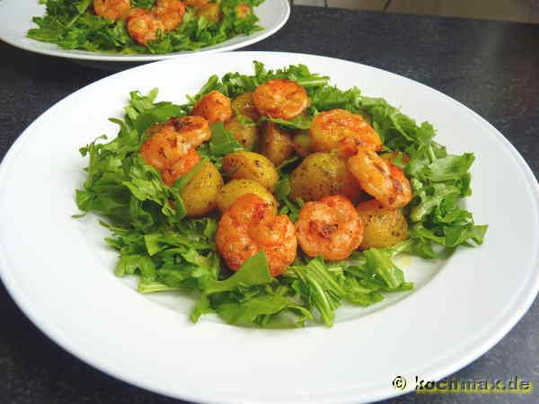 Bratkartoffelsalat mit Rucola und Scampi