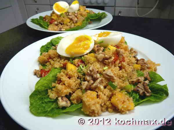 Couscous mit Mango, Paprika und Walnüssen