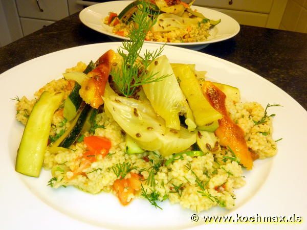 Couscous mit geschmortem Fenchel, Zucchini und Orangen