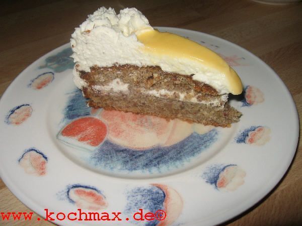 Eierlikör-Nuss-Torte