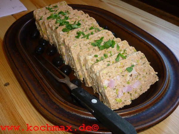 Fleischterrine mit Kräutern und Pistazien