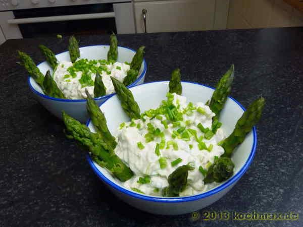 Frischkäse-Spargel-Creme mit Walnüssen