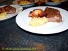 Gänsebrust mit Brot-Gewürzkruste sowie Rotweinkraut u ...v Gänsebrust mit Brot-Gewürzkruste sowie Rotweinkraut u ...
