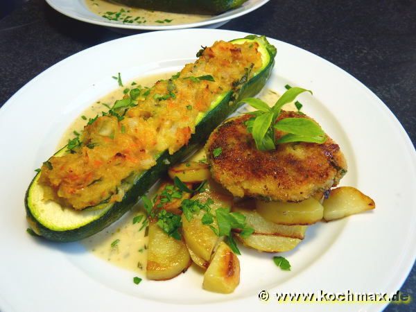 Gefüllte Zucchini mit Weinsauce