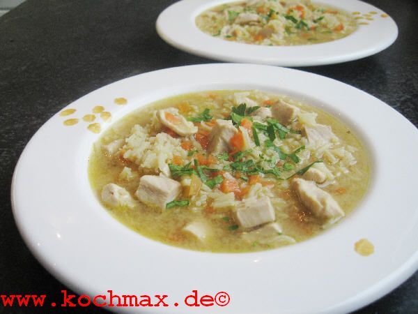 Geflügelsuppe mit Reis und Curry