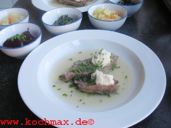 kochmax.de - Gekochter Tafelspitz mit Bouillonkartoffeln, Cremespi ...