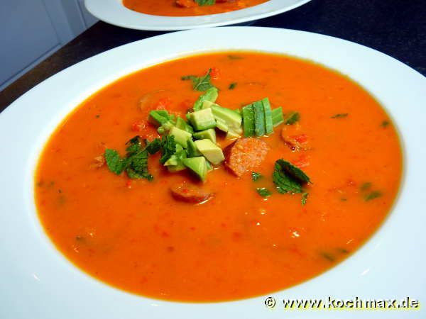 Gemüsesuppe mit Avocado