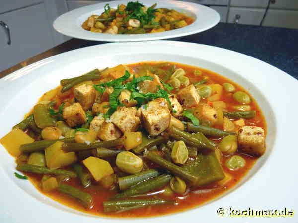 Gulasch von Bohnen mit Tofu