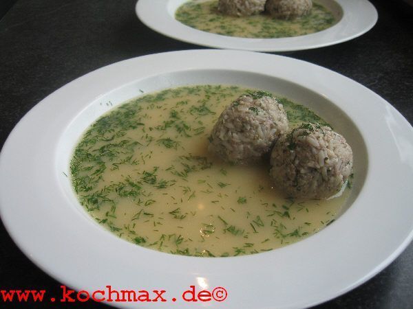 Hackklösschensuppe mit Dill