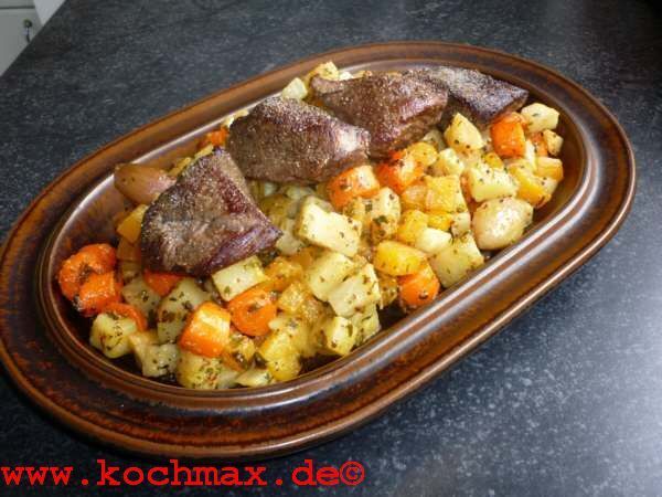 Hirschsteaks mit Geröstetem Honiggemüse