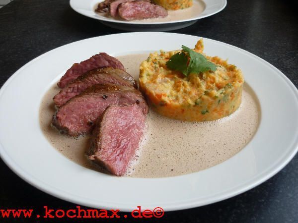 Glasiertes Kaninchenfilet mit Karotten-Korianderstampf