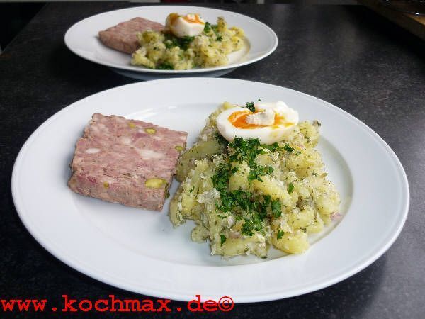 Kartoffelsalat mit Kerbel und Erbsen