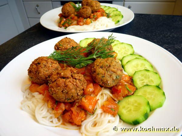 Gebackene Kichererbsenbällchen mit Papaya-Chili-Chutney