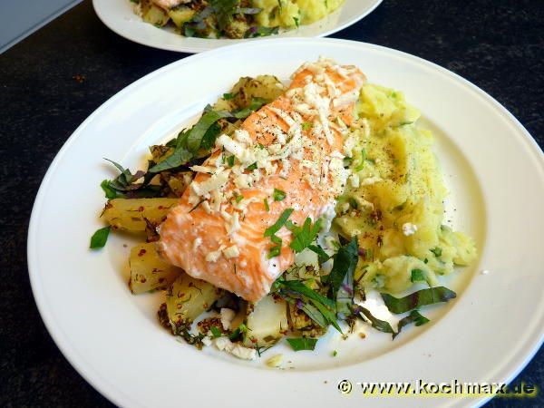 Kohlrabi mit Kräutern auf Lachsfilet