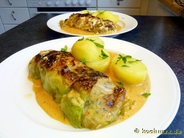 Kohlrouladen mit Brot-Maronen-Füllung