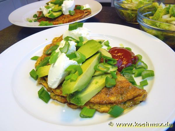 Kräuteromelette mit Crème Fraîche und Avocado