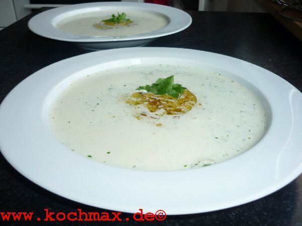 Kräutersuppe mit Kartoffel-Croûtons