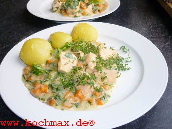 Lachsnudeln in Gemüse-Kräuter-Rahm