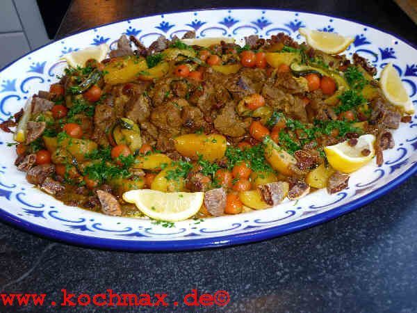 Lamm-Tagine mit Zucchini, Kartoffeln und sonnengetroc ...