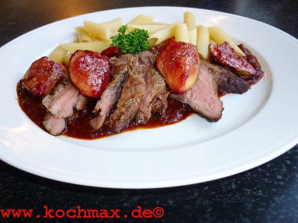 Lammrückenfilets mit Feigen an Cassissauce