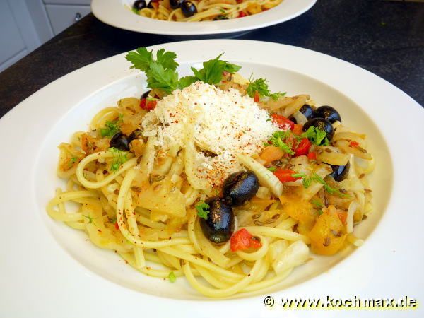 Linguine mit Fenchel-Paprikagemüse