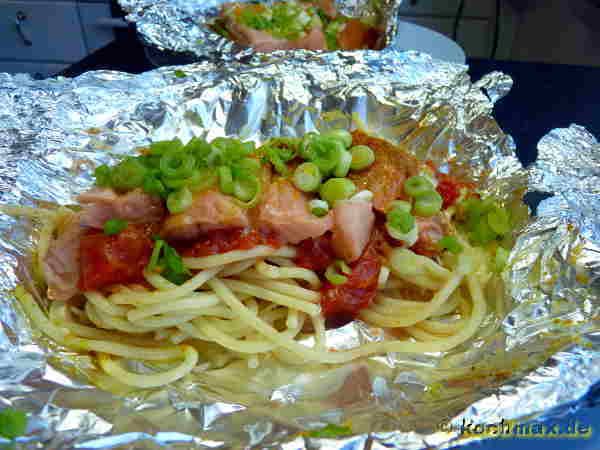 Linguine in Folie mit Lachsfilet