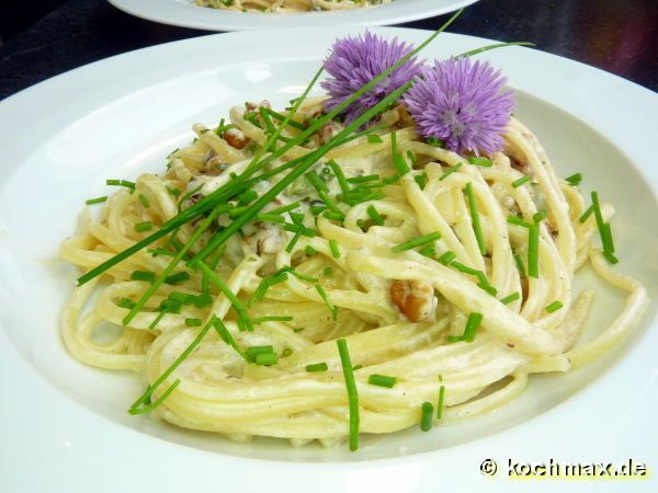 Linguine mit würziger Gorgonzola-Nuss-Sauce