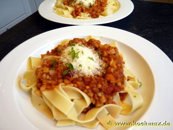 Bandnudeln mit Linsen-Bolognese