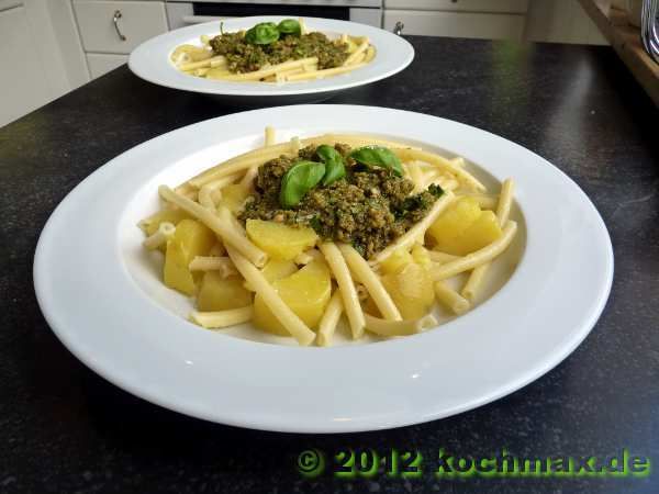 Maccaroni e patate al pesto - Makkaroni und Kartoffel ...