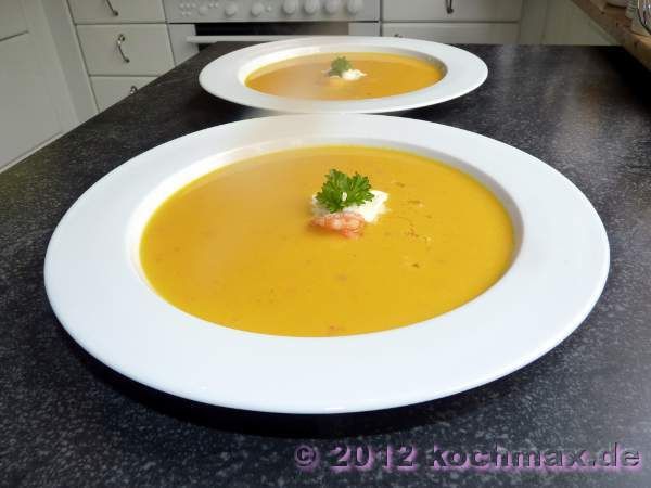 Möhren-Ingwer-Suppe mit Riesengarnelen