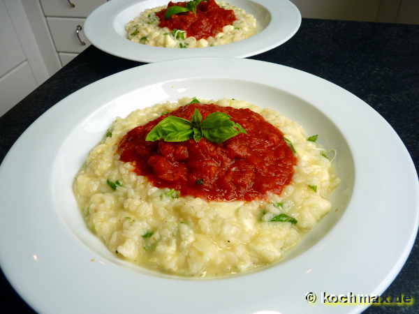 Mozarella-Risotto mit Tomatenhaube