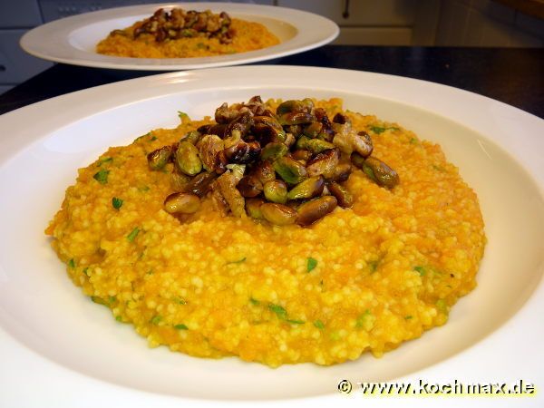 Orientalische Möhrensuppe mit Couscous