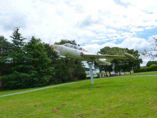 Am Flugplatz am Ortseingang von Chatellerault