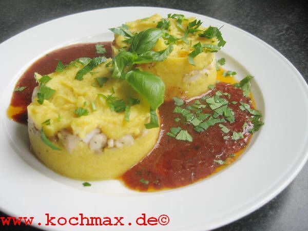 Parmentier von Fisch mit Tomatensauce