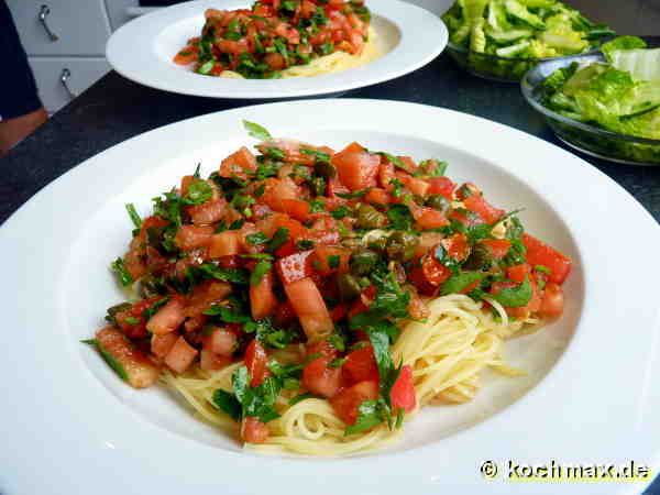 Pasta mit frischen Tomaten