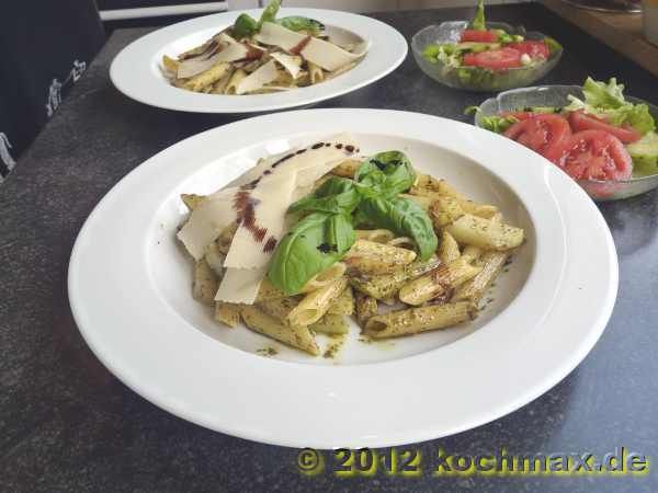 Penne mit Kohlrabi und Pesto