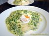 Pochierte Eier mit Selleriepüree und Kräutersauce