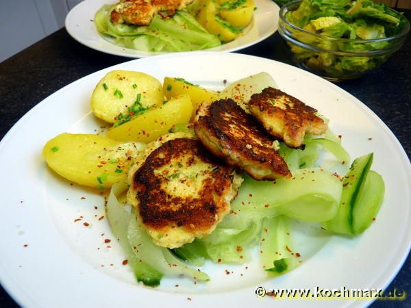 Quarkschnitzel mit Gurkenstreifen