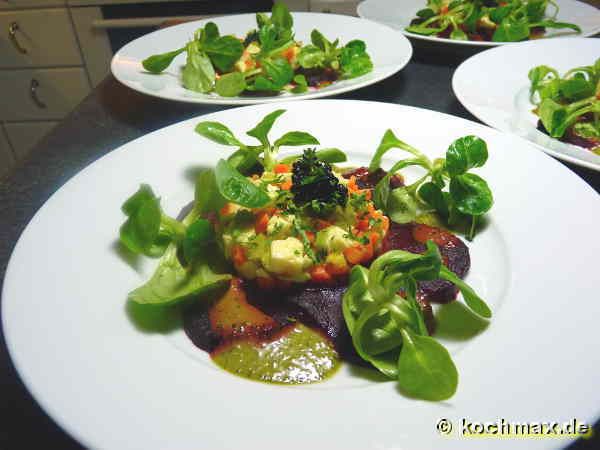 Randen-Carpaccio mit Mozzarella-Tatar und Nüsslisalat