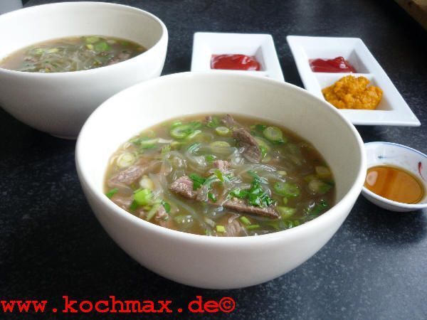 Reisnudel-Suppe mit Rindfleisch