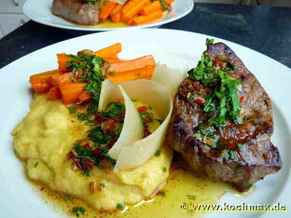 Rindshuftsteak mit Gewürzbutter und Cremepolenta