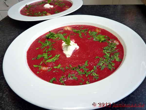 Rote-Bete-Suppe mit Krabben