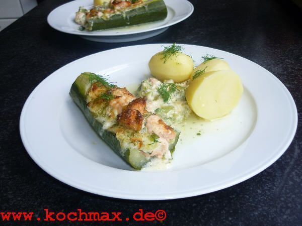 Schmorgurken mit Lachs gefüllt